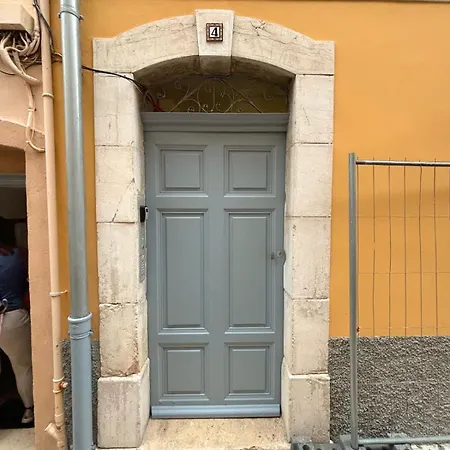 Le Revennes 아파트
